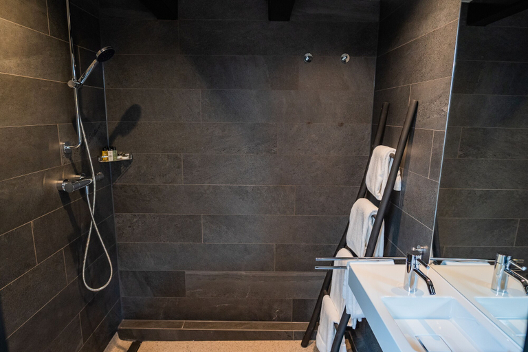 Bathroom 3, Sotel Amsterdam Central Station, Amsterdam