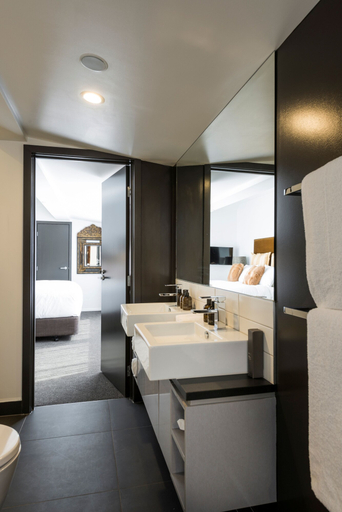 Bathroom 5, Hotel Montreal, Christchurch