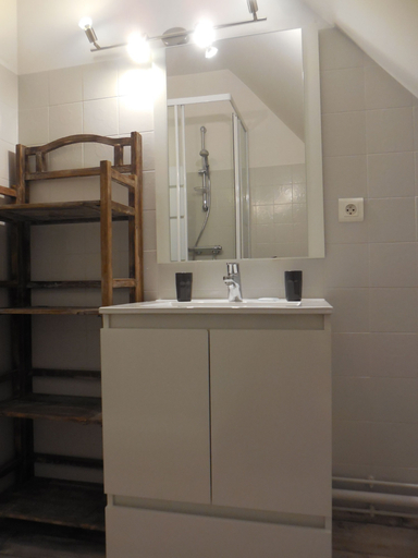 Bathroom 5, Le Clos des Archers, Dordogne
