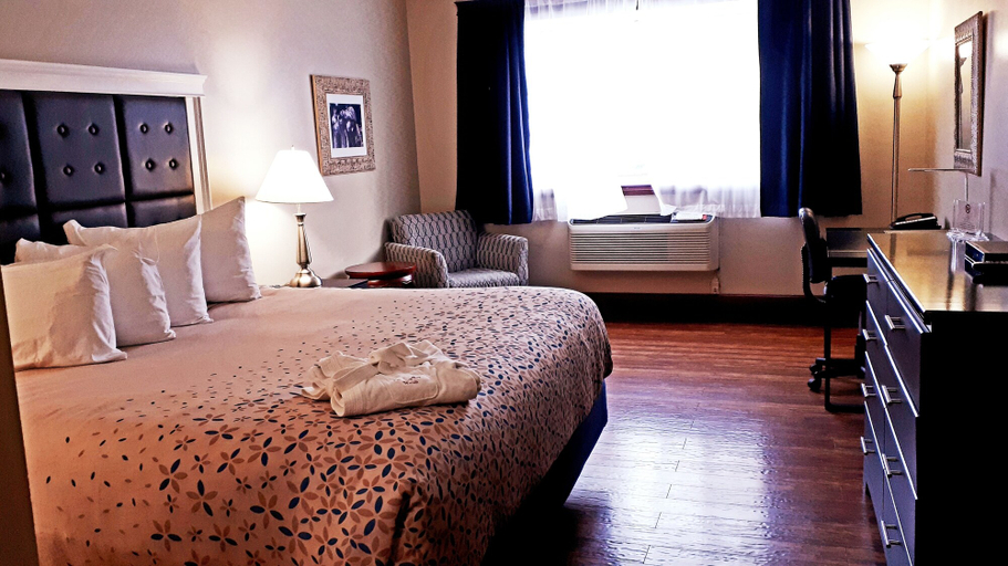 Bedroom 2, Causeway Bay Hotel Sparwood, East Kootenay