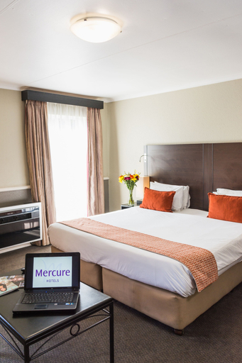 Bedroom 4, Mercure Johannesburg Bedfordview Hotel, Ekurhuleni