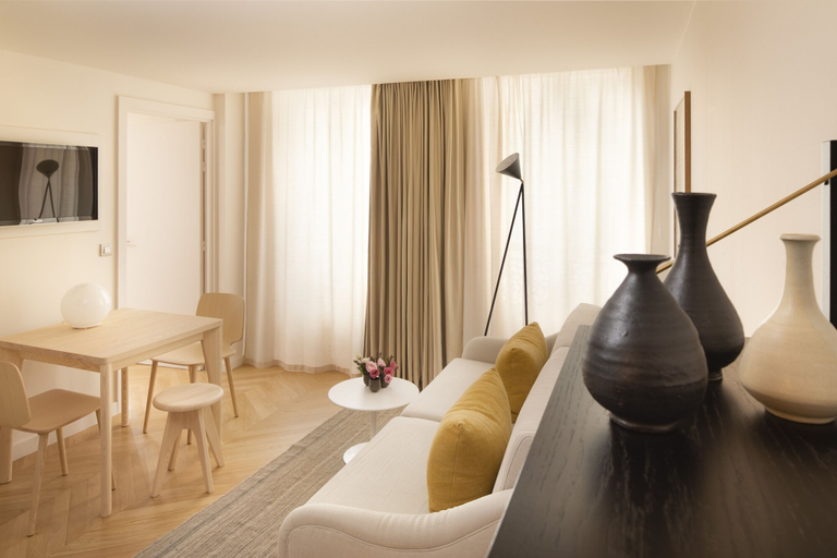 Others 5, Grand Hôtel Richer, Paris