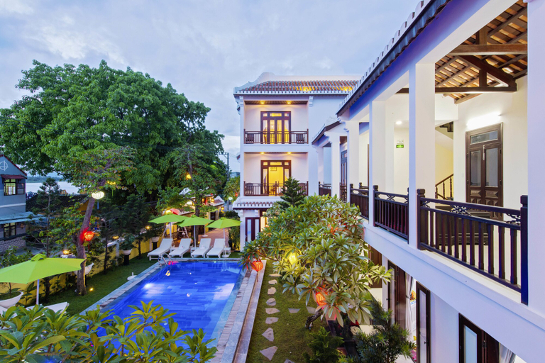 Exterior & Views