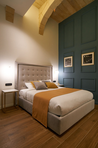 Bedroom 4, 23 Boutique