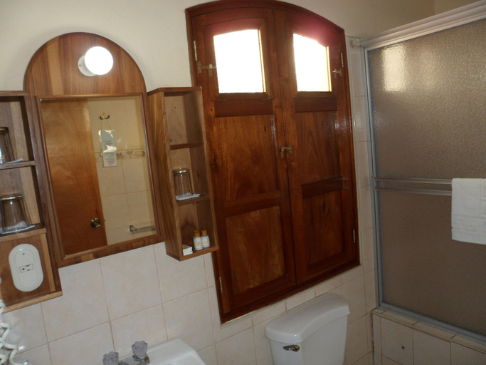 Bathroom 3, Hotel Austria, León