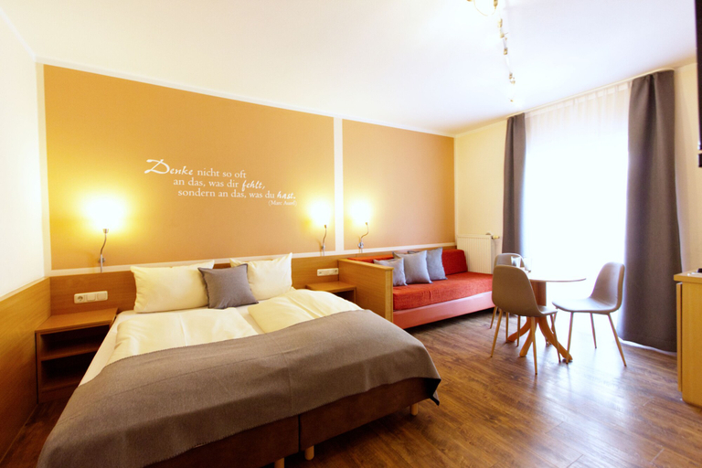 Bedroom 3, Gästehaus Zehmerhof, Erding