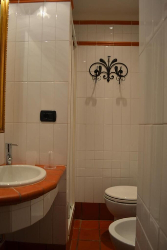 Bathroom 4, Hotel Al SanPietrino, Rome