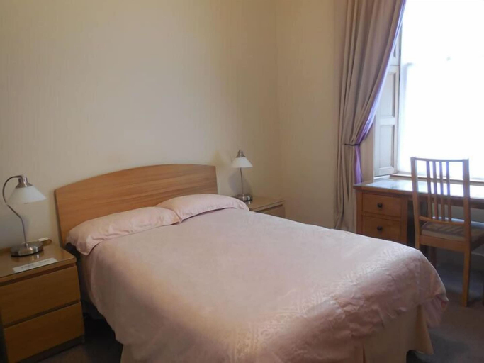 Bedroom 2, Pincerna Rooms, Aberdeen