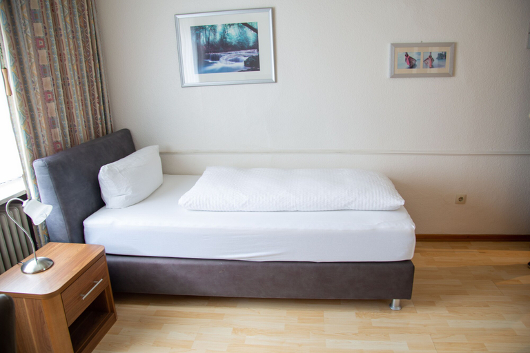 Bedroom 3, Hotel Haus Kastanienhof, Mülheim an der Ruhr