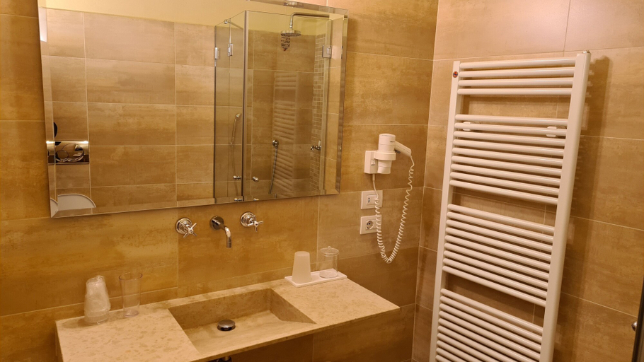 Bathroom 4, Hotel Piazza Vecchia, Bergamo