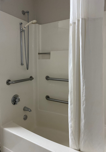 Bathroom 4, Days Inn by Wyndham Brunswick Bath Area, Cumberland