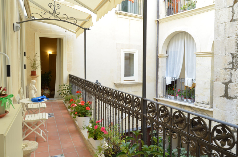 Others 5, B&B Casa D'Alleri, Syracuse