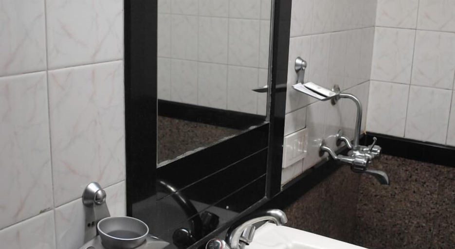 Bathroom 4, Hotel Airlines International, Mumbai Suburban