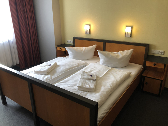 Bedroom 3, Haus des Volkes - Das Bauhaushotel, Saalfeld-Rudolstadt