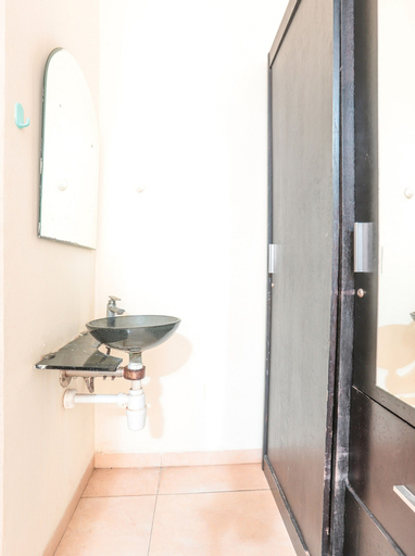 Bedroom 4, OYO 122 Oekude Kost, Central Jakarta