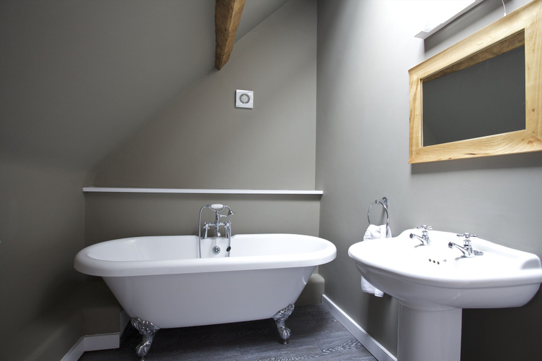 Bathroom 4, The Kings Arms, Gloucestershire
