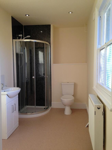 Bathroom 4, The Wheatsheaf, Northamptonshire
