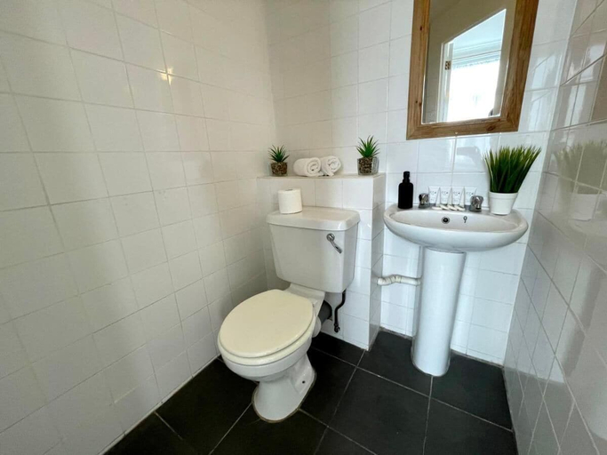 Bathroom 3, Brighton Black Hotel & Hot Tubs, Brighton and Hove