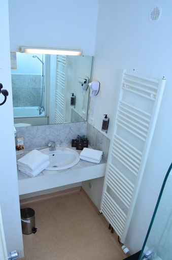 Bathroom 3, Hôtel Elizabeth, Ille-et-Vilaine