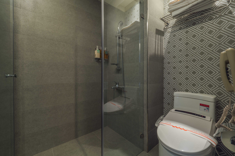 Bathroom 3, Watermark Hotel Kaohsiung Station, Kaohsiung