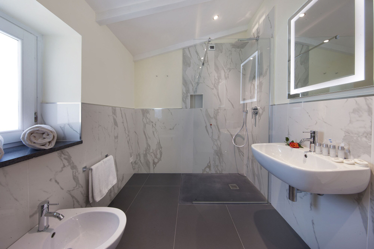 Bathroom 4, Palazzo Tritone & Abagnale, Napoli