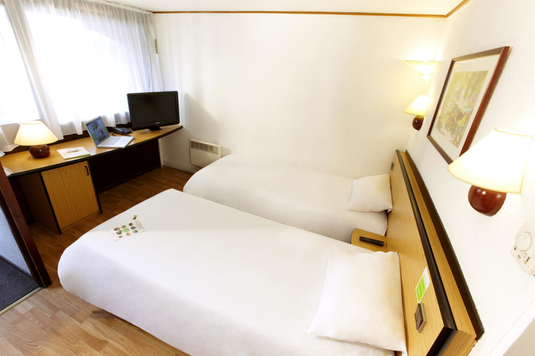 Bedroom 3, Campanile Cholet, Maine-et-Loire