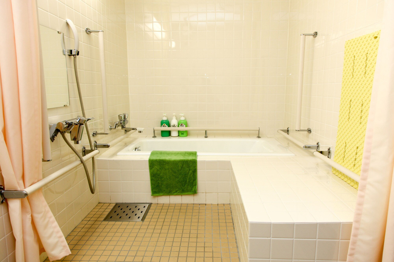 Bathroom 4, Shin-Osaka Youth Hostel, Osaka