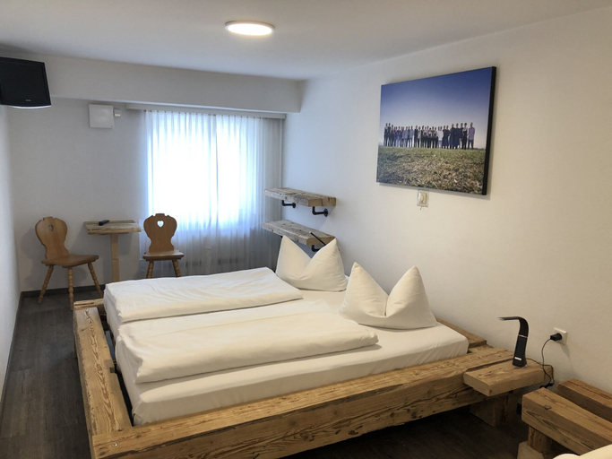 Bedroom 2, Landgasthof Kreuz, Konstanz
