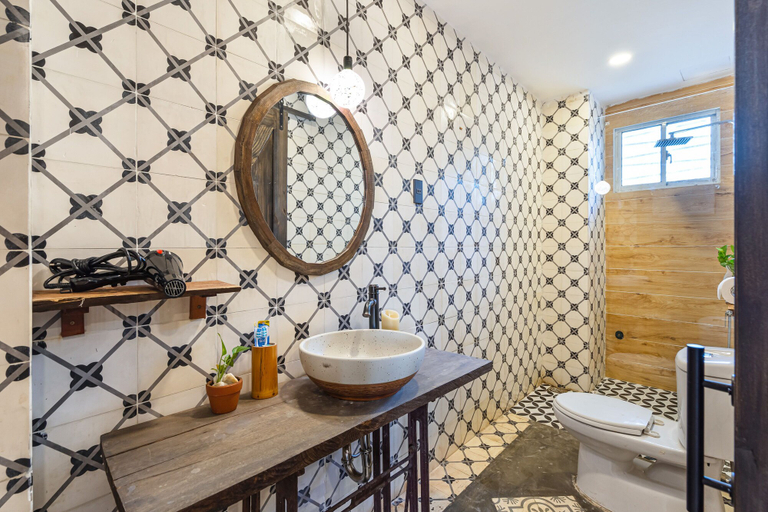 Bathroom 4, Place In Saigon, District 1