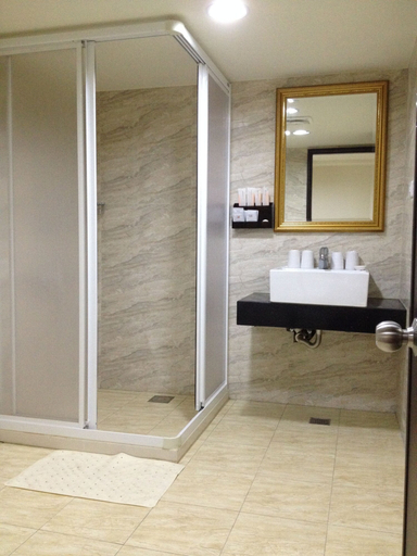 Bathroom 3, Big Bear Hotel, Kaohsiung