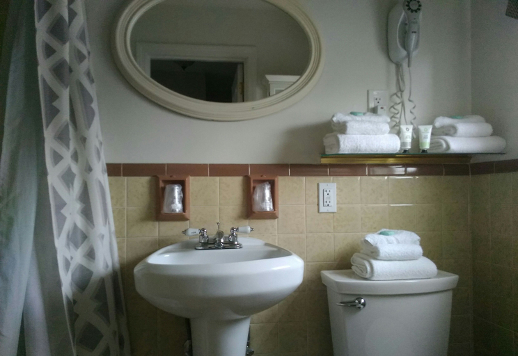 Bathroom 4, Colonial Inn Seekonk, Bristol