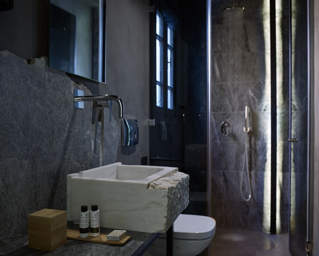 Bathroom 5, innAthens, Attica