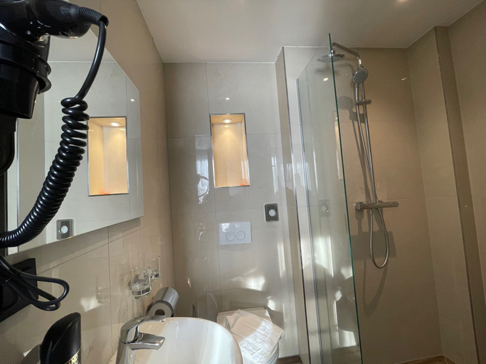 Bathroom 5, H3 Hotel Rotterdam City Center, Rotterdam