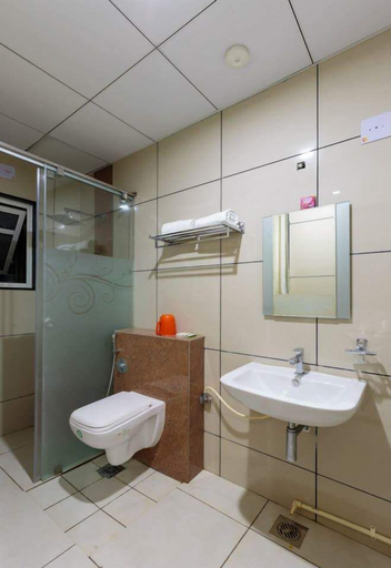 Bathroom, Hotel Radiant, Kolhapur