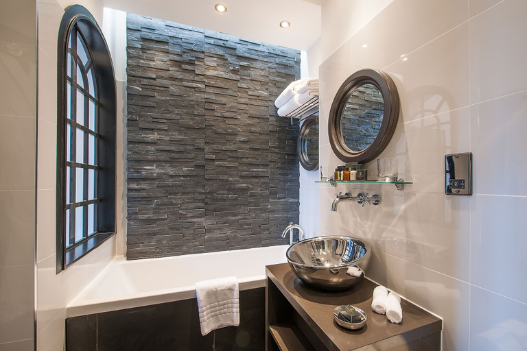 Bathroom 4, The Exhibitionist Hotel, London