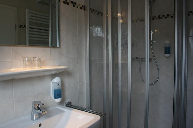 Bathroom 5, Hotel Haus Wittwer, Emden