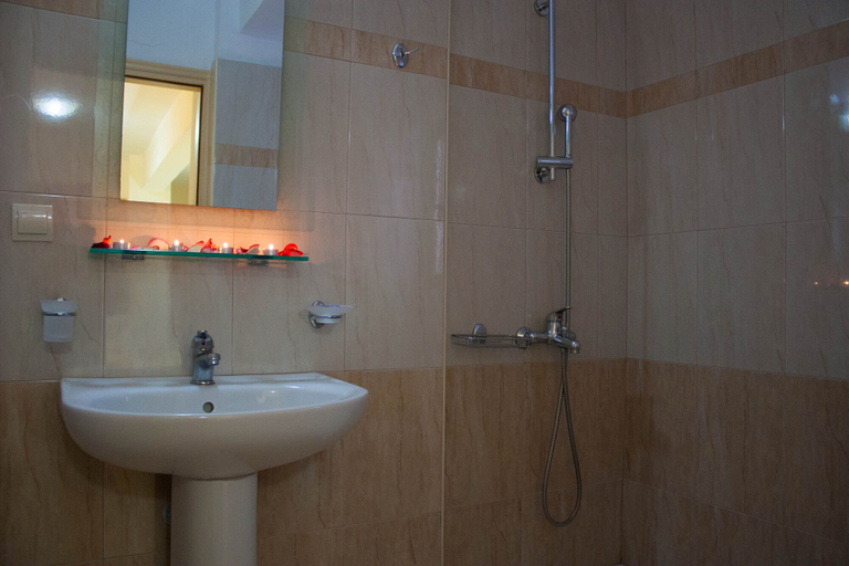 Bathroom 3, Blue Sky Apartments, Crete