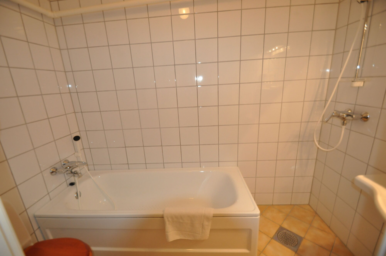 Bathroom 3, Hotel Mundal, Balestrand