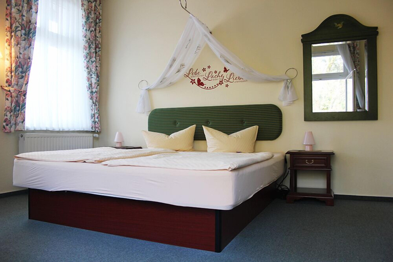 Bedroom 2, Haus am See, Barnim