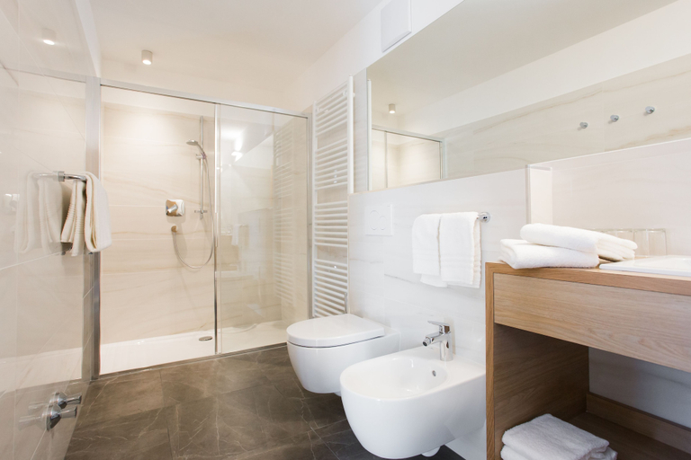 Bathroom 3, Hotel Tyrol, Bolzano