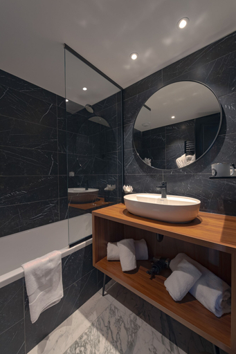 Bathroom 5, Fahrenheit seven Courchevel, Savoie