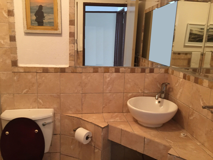 Bathroom 3, 75 Cascades, eThekwini