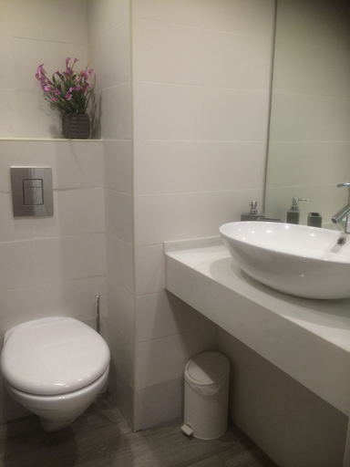 Bathroom 4, Nomi Suites