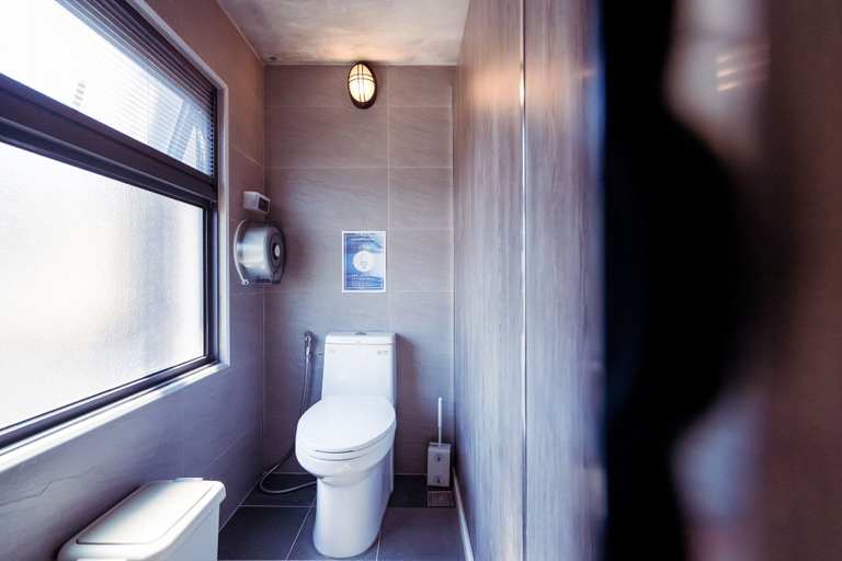 Bathroom 5, Local Backpacker Hostel, Tainan
