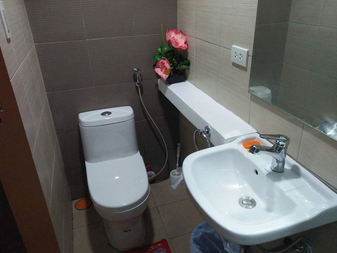 Bathroom 3, Grand Residence 2, Manila City