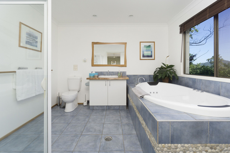 Bathroom 5, Hillcrest Mountain View Retreat, Tweed - Pt B
