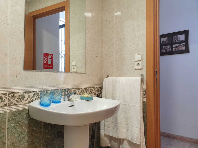 Bathroom 4, Calleja de La Pimentera, Córdoba