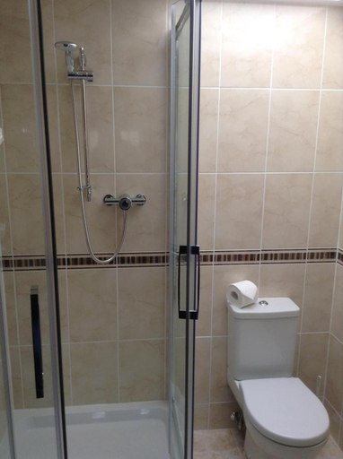 Bathroom 5, The Crown Hotel, Norfolk