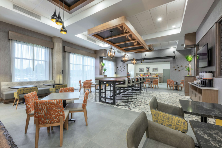 Food & Drinks 5, Hampton Inn & Suites Charlottetown, Queens