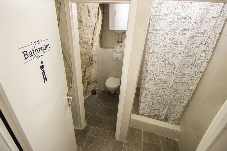 Bathroom 4, Hostel Omiš, Omiš